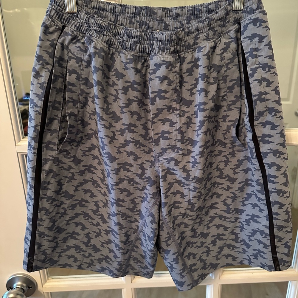 Men’s Lululemon running workout shorts 
sz Medium blue
9” inseam 
Good condition